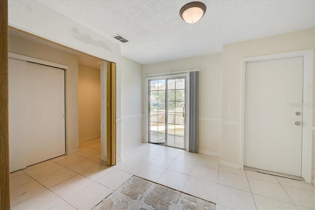 Recently Sold: $325,000 (2 beds, 2 baths, 1468 Square Feet)