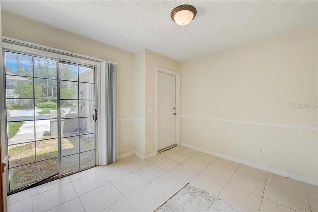 Recently Sold: $325,000 (2 beds, 2 baths, 1468 Square Feet)
