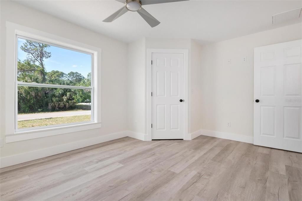 Recently Sold: $450,000 (3 beds, 2 baths, 1697 Square Feet)