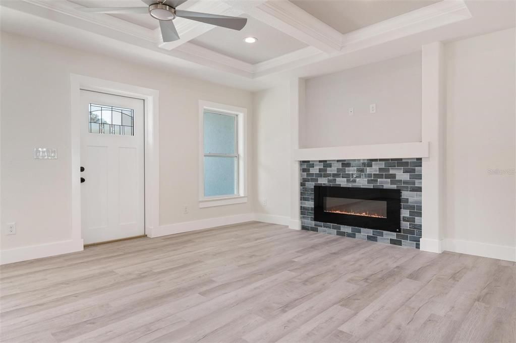 Recently Sold: $450,000 (3 beds, 2 baths, 1697 Square Feet)