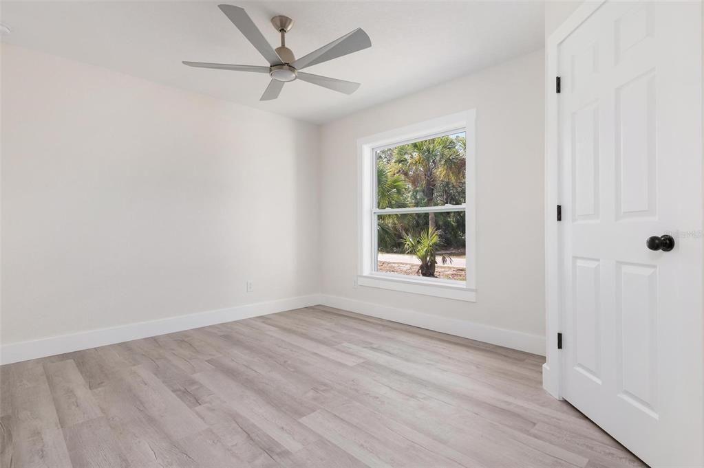 Recently Sold: $450,000 (3 beds, 2 baths, 1697 Square Feet)