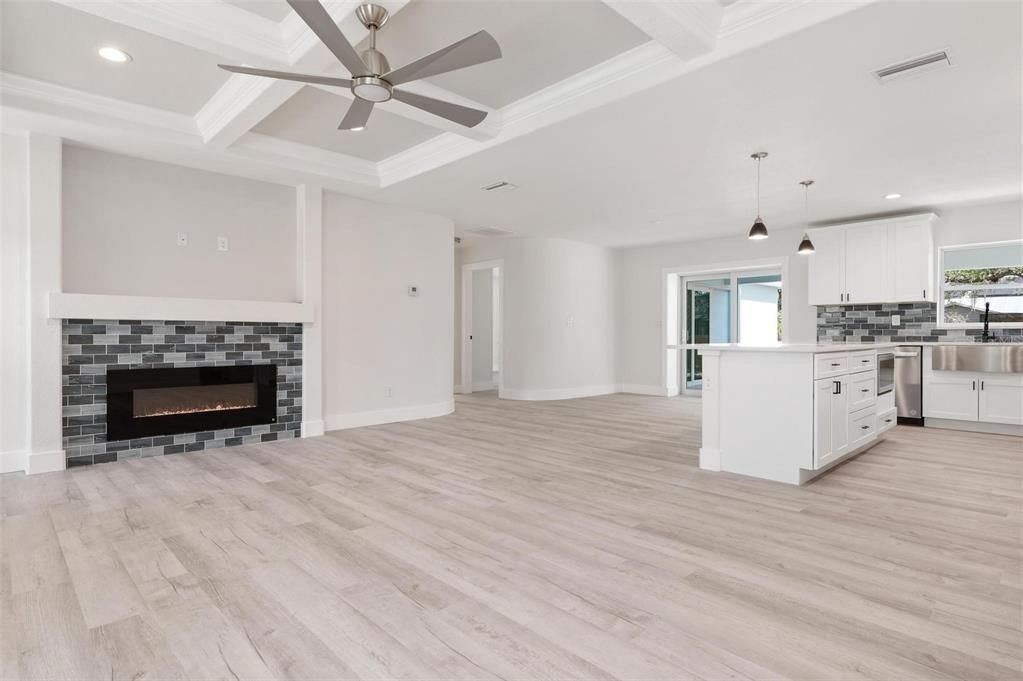 Recently Sold: $450,000 (3 beds, 2 baths, 1697 Square Feet)