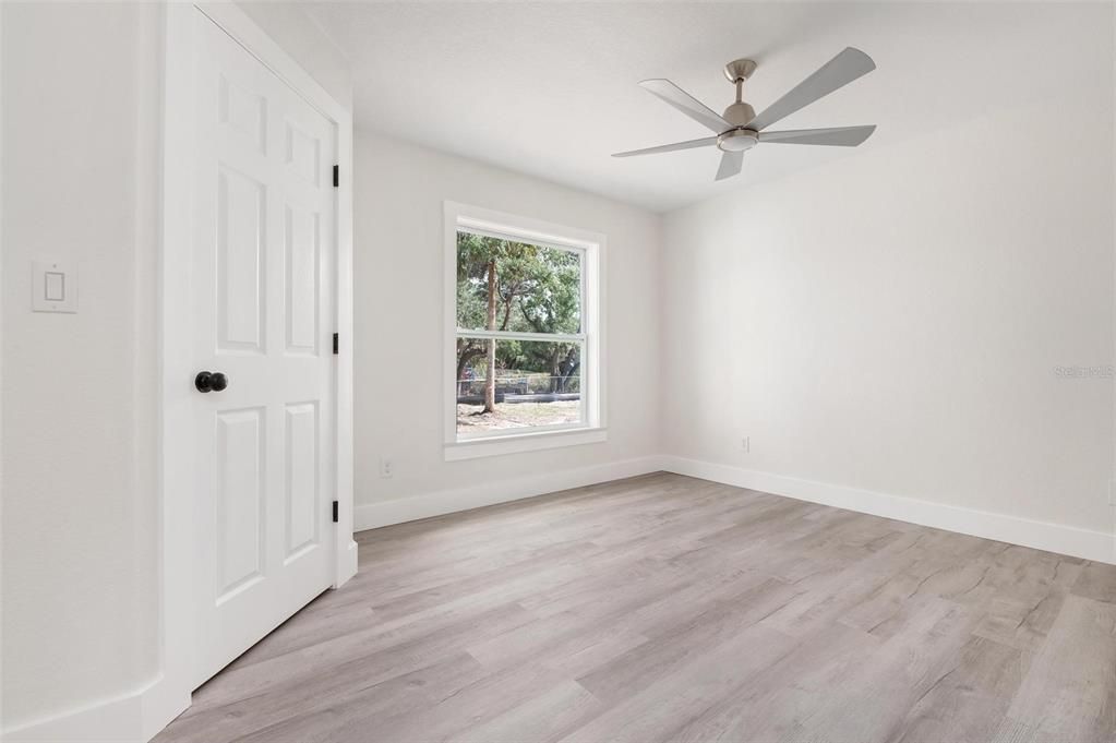 Recently Sold: $450,000 (3 beds, 2 baths, 1697 Square Feet)