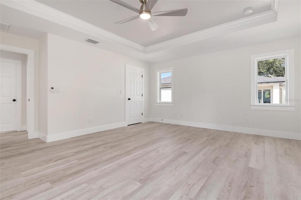 Recently Sold: $450,000 (3 beds, 2 baths, 1697 Square Feet)