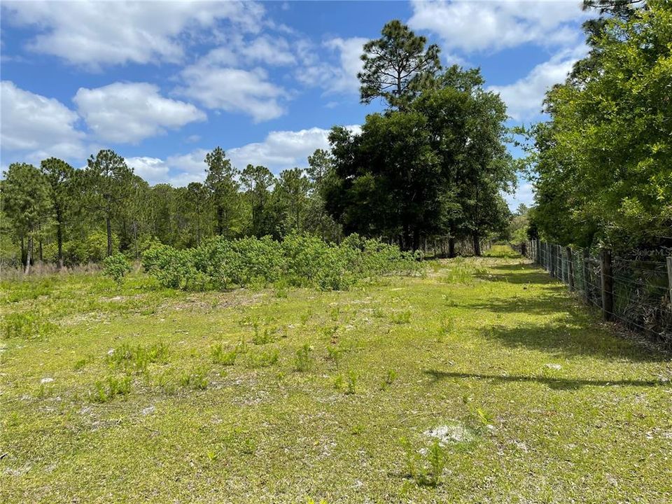 На продажу: $1,900,000 (44.68 acres)