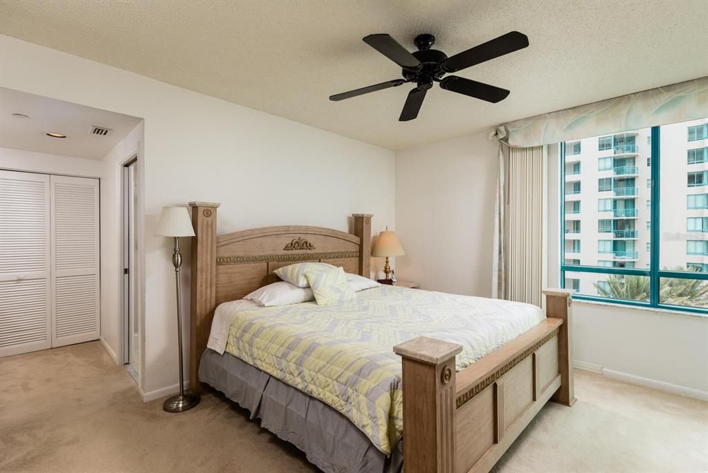 Recently Sold: $650,000 (1 beds, 2 baths, 1100 Square Feet)