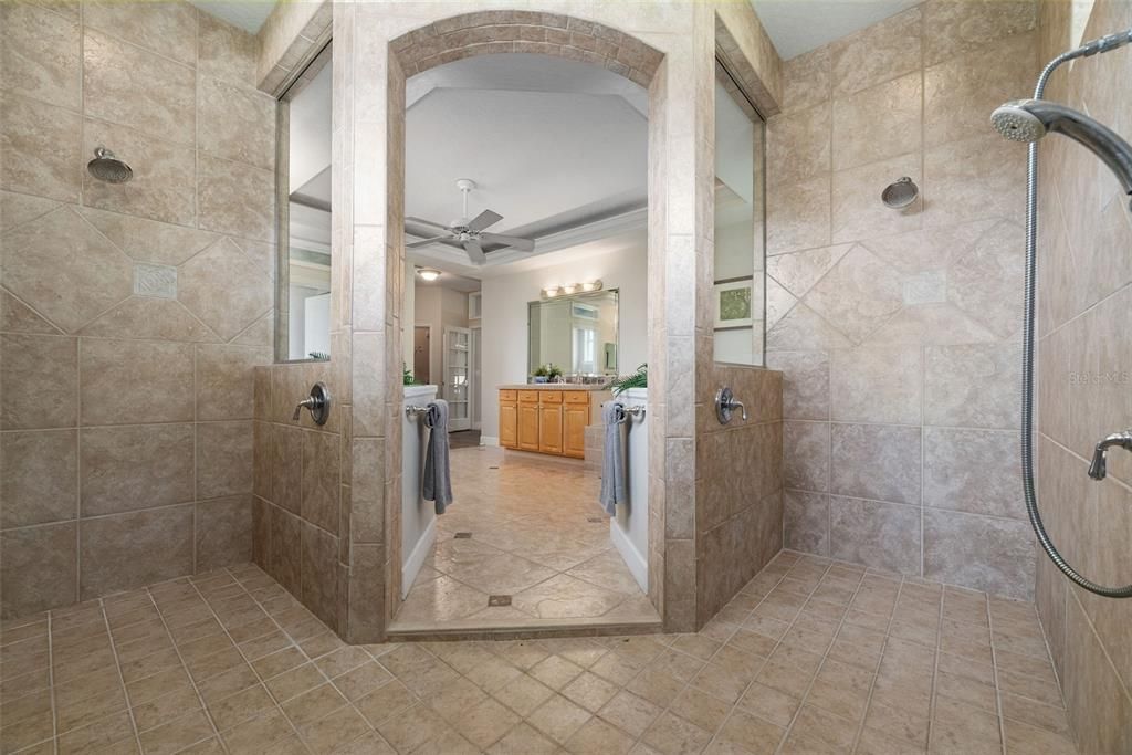 最近售出: $800,000 (4 贝兹, 3 浴室, 3248 平方英尺)