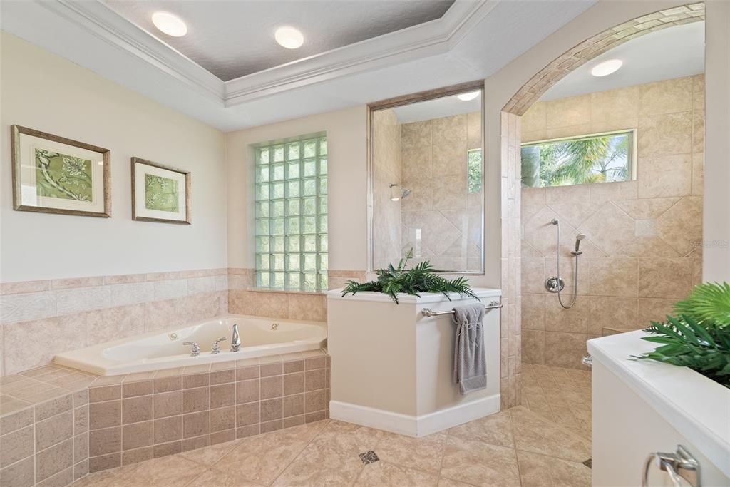 最近售出: $800,000 (4 贝兹, 3 浴室, 3248 平方英尺)