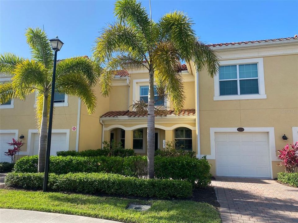 Recently Sold: $420,000 (3 beds, 2 baths, 1655 Square Feet)