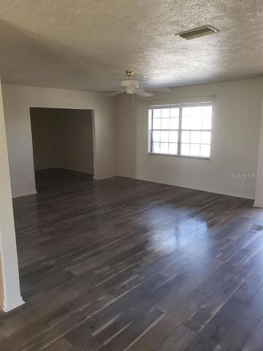 Recently Rented: $1,300 (3 beds, 2 baths, 1264 Square Feet)