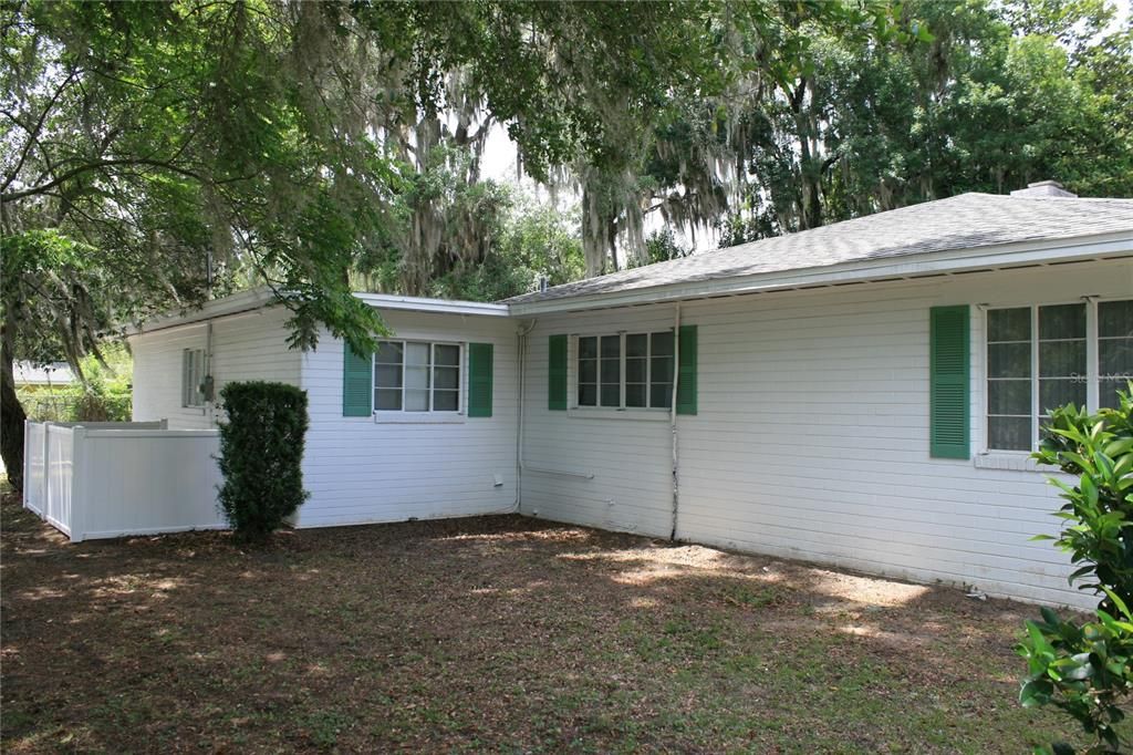Recently Sold: $428,500 (3 beds, 2 baths, 2003 Square Feet)