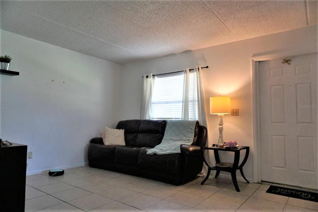 Recently Sold: $124,900 (2 beds, 1 baths, 784 Square Feet)