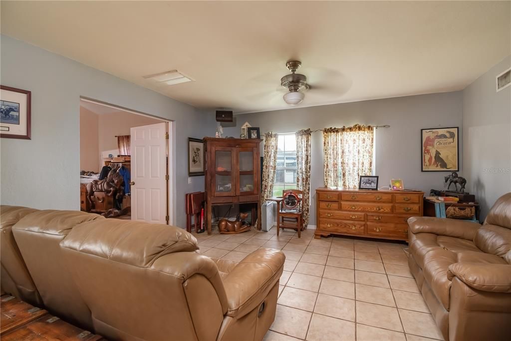 Recently Sold: $850,000 (3 beds, 1 baths, 1345 Square Feet)