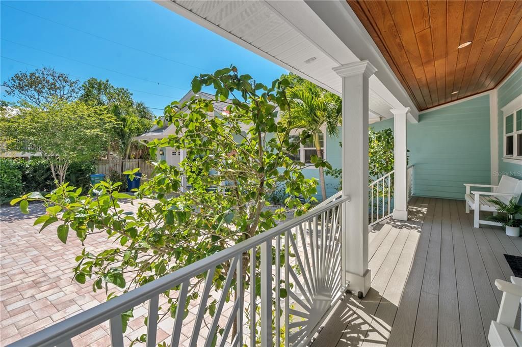 Recently Sold: $6,999,000 (3 beds, 3 baths, 2718 Square Feet)