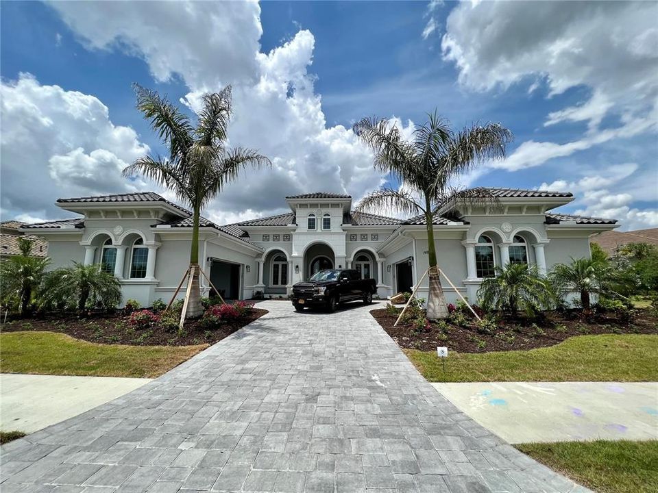 Recently Sold: $2,102,685 (5 beds, 4 baths, 4607 Square Feet)