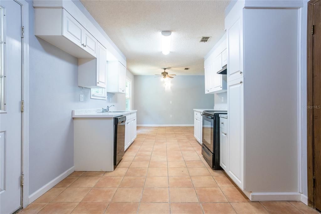 Recently Sold: $247,500 (2 beds, 1 baths, 1305 Square Feet)