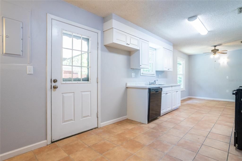 Recently Sold: $247,500 (2 beds, 1 baths, 1305 Square Feet)