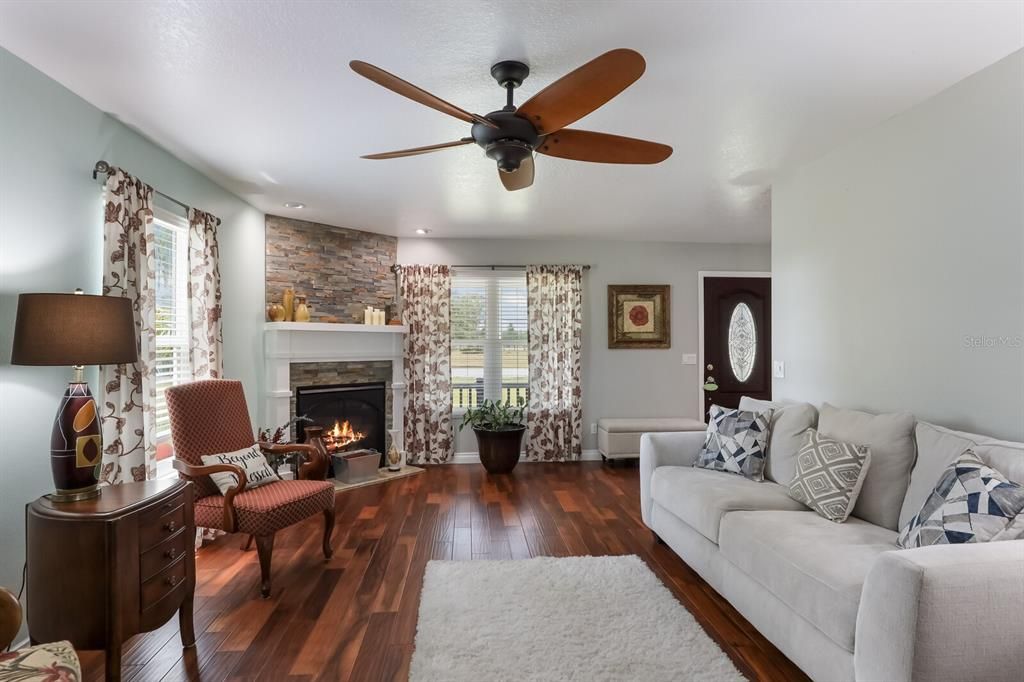 Recently Sold: $850,000 (3 beds, 2 baths, 2286 Square Feet)