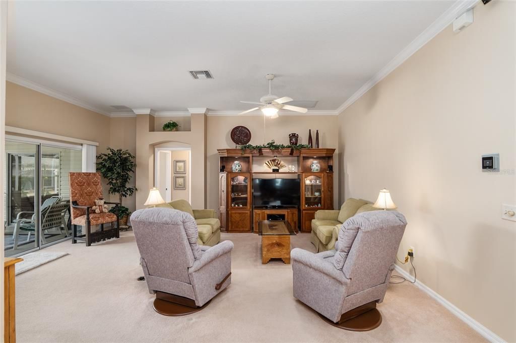 Recently Sold: $425,000 (3 beds, 2 baths, 1907 Square Feet)