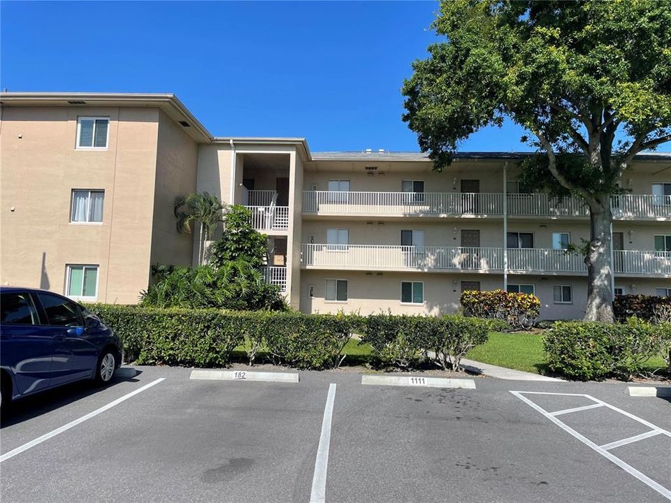 Recently Sold: $100,000 (1 beds, 1 baths, 735 Square Feet)