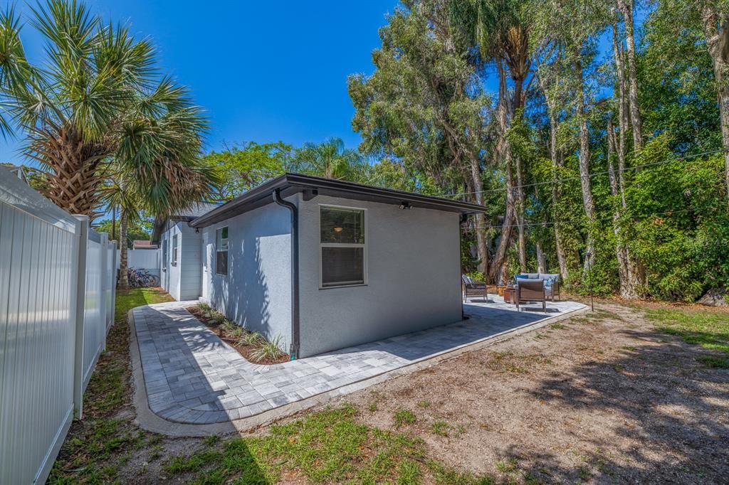 Recently Sold: $389,000 (3 beds, 2 baths, 1044 Square Feet)