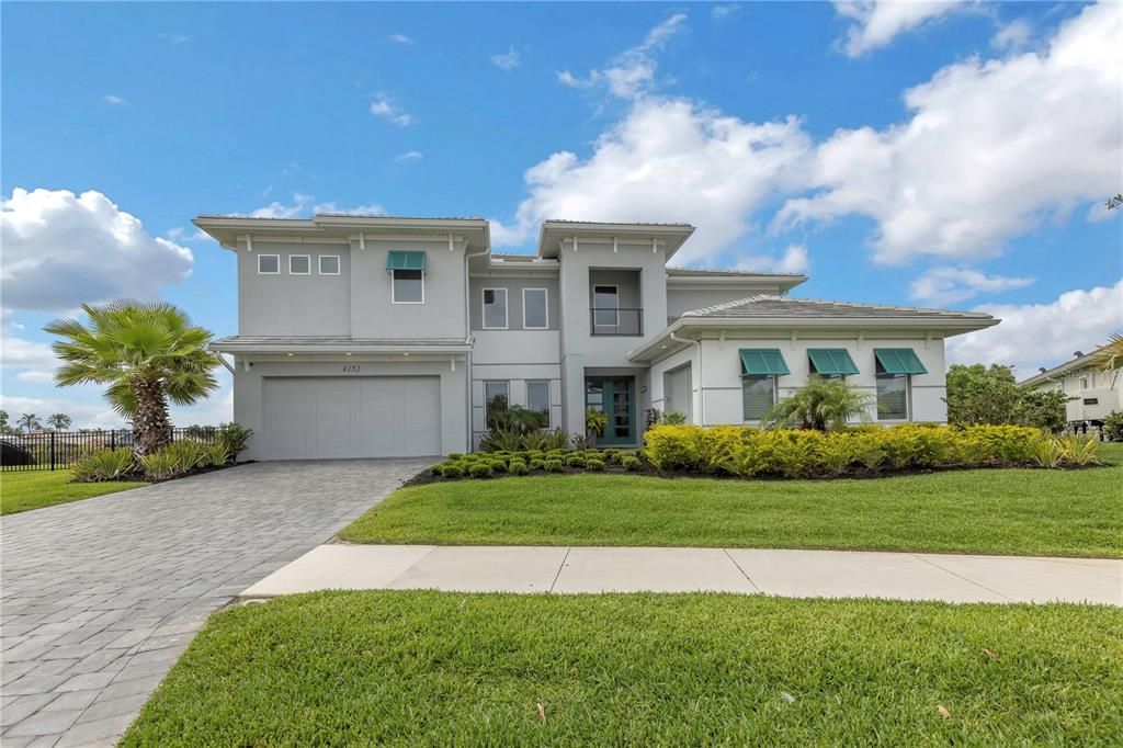 Недавно продано: $2,850,000 (4 спален, 3 ванн, 4524 Квадратных фут)