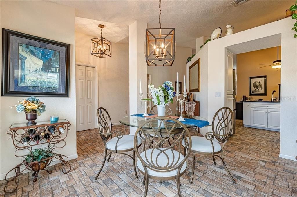 Recently Sold: $360,000 (3 beds, 2 baths, 1811 Square Feet)