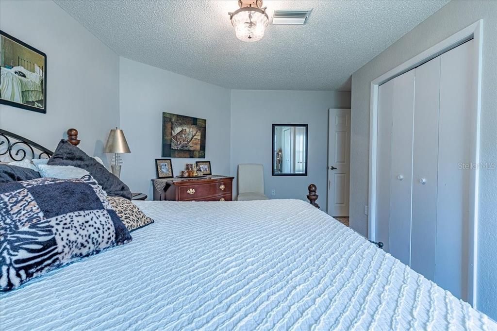 Recently Sold: $360,000 (3 beds, 2 baths, 1811 Square Feet)