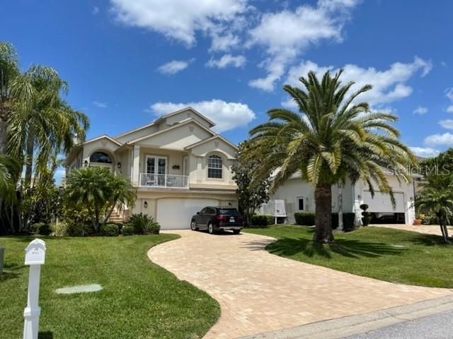 Recently Sold: $1,200,000 (4 beds, 3 baths, 2467 Square Feet)