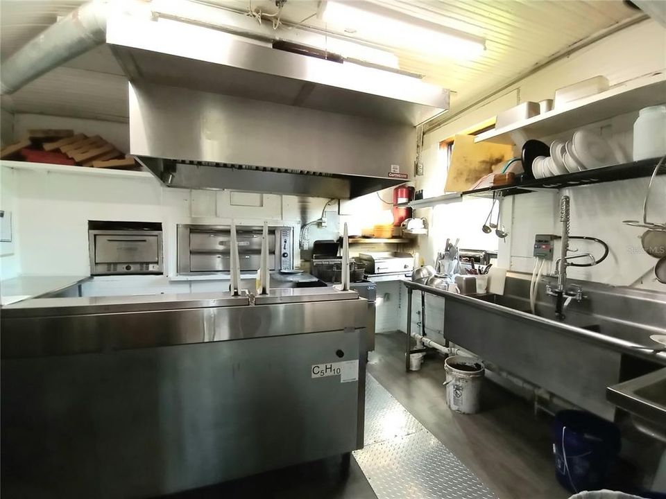 Depot, kitchen & pizza oven