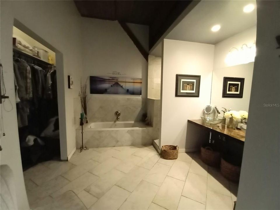 Residence 1 bathroom