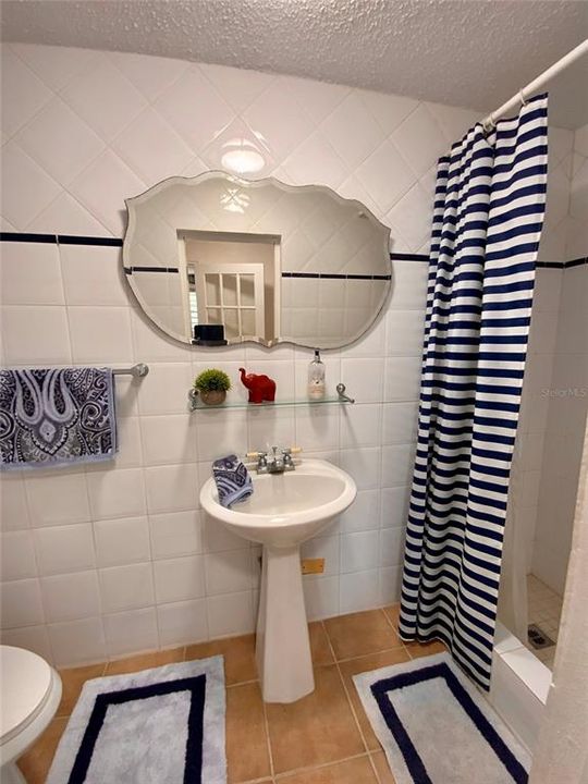 Full bathroom for guest room