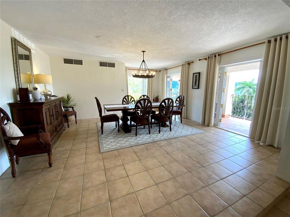 Spacious dining room surrounded by folding doors and balconies to enjoy the view