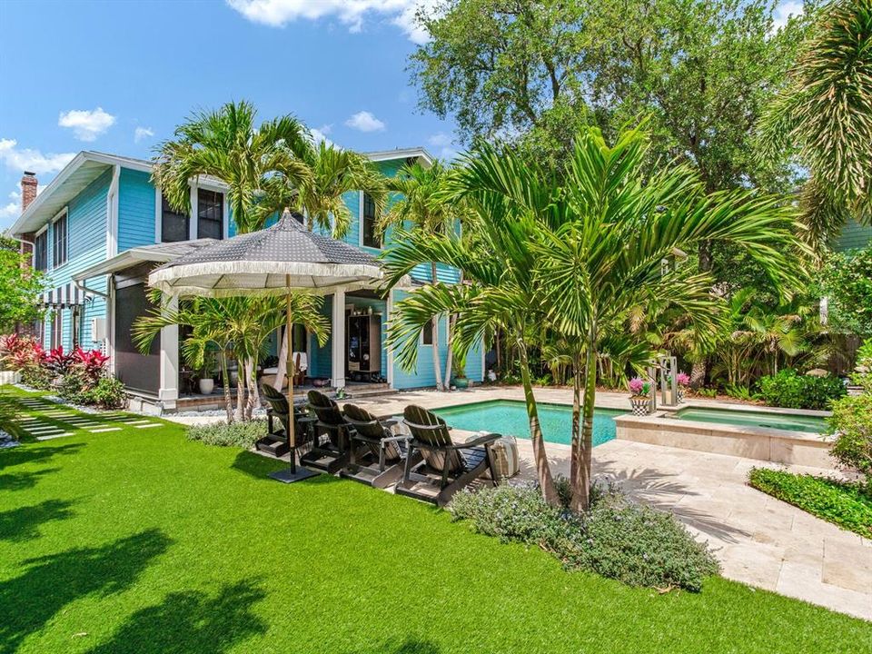 Recently Sold: $2,000,000 (4 beds, 3 baths, 2562 Square Feet)