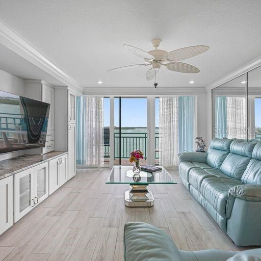 Recently Sold: $600,000 (2 beds, 2 baths, 1175 Square Feet)
