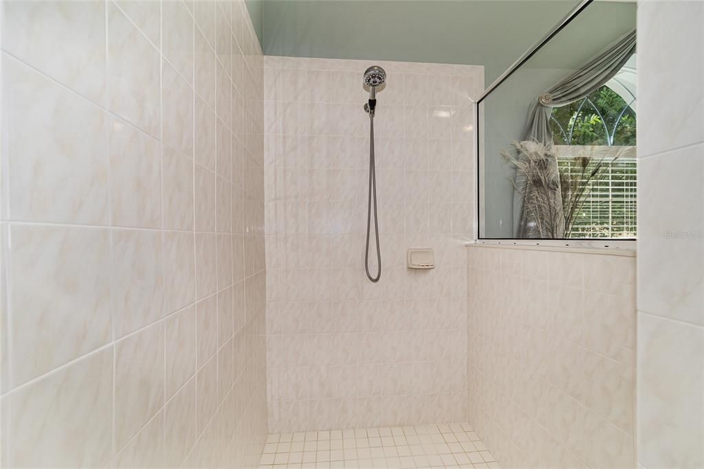 最近售出: $459,000 (3 贝兹, 2 浴室, 2263 平方英尺)