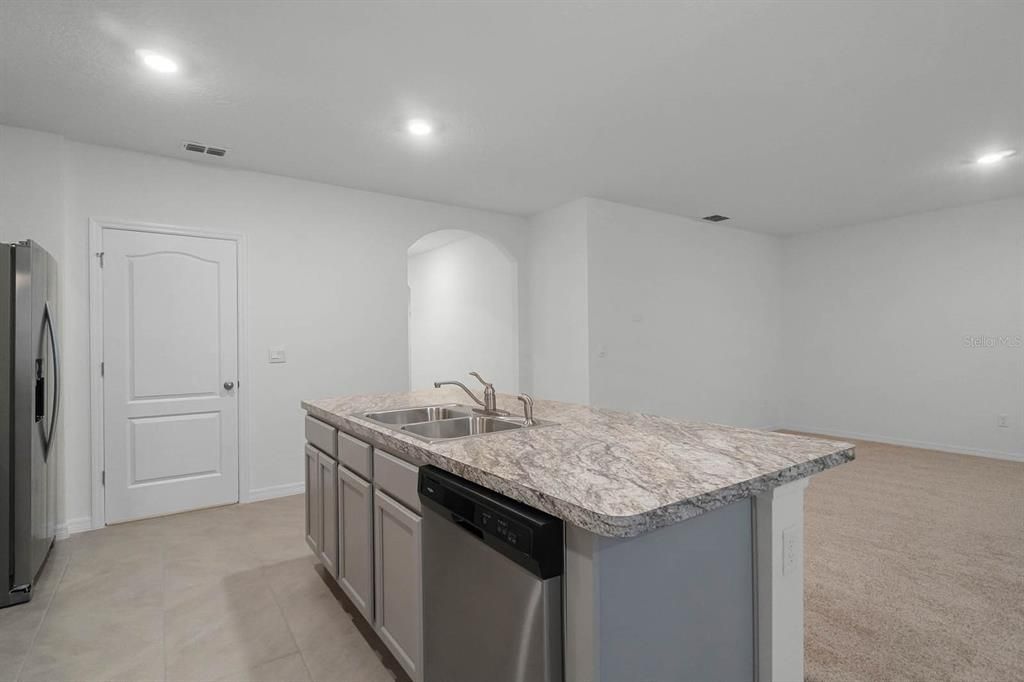 Recently Sold: $304,990 (3 beds, 2 baths, 1672 Square Feet)