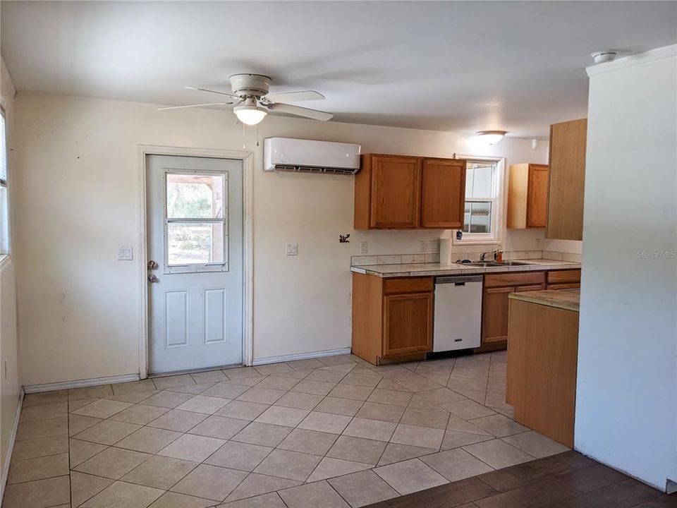 Recently Sold: $160,000 (2 beds, 2 baths, 875 Square Feet)