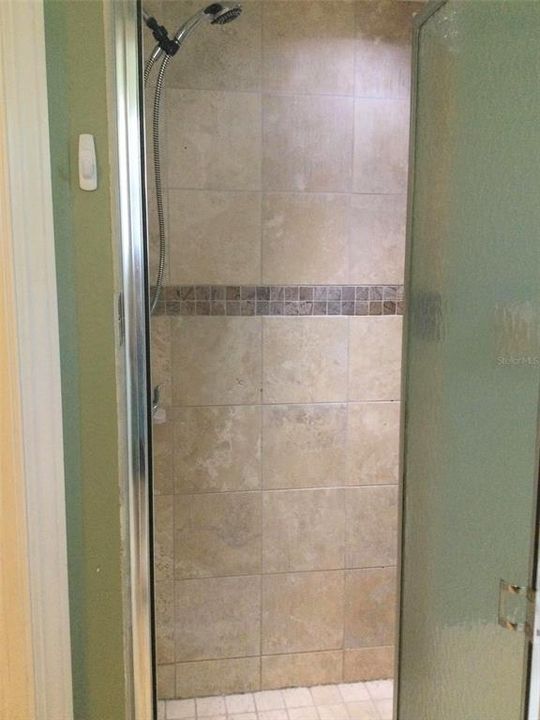 Main Bedroom En-Suite Walk-In Shower