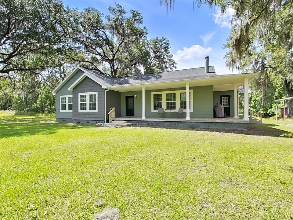 Nice front yard with porch