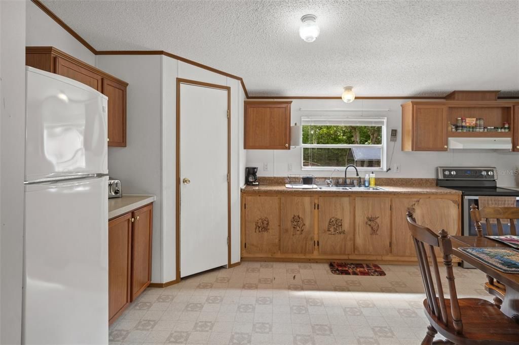 Recently Sold: $205,000 (3 beds, 2 baths, 1296 Square Feet)