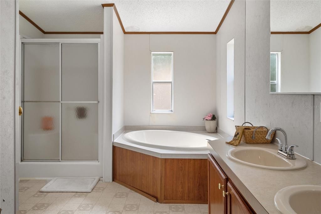 最近售出: $205,000 (3 贝兹, 2 浴室, 1296 平方英尺)
