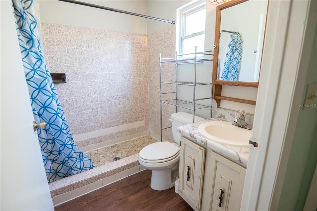 最近售出: $205,000 (2 贝兹, 2 浴室, 1275 平方英尺)