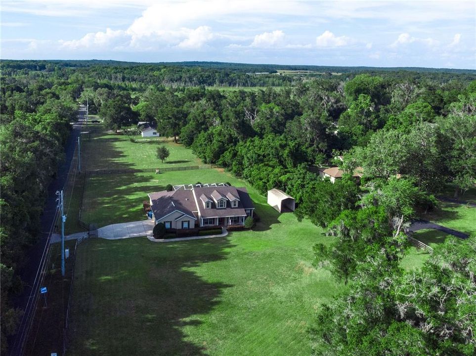 A magnificent sprawling 2-acre country estate.