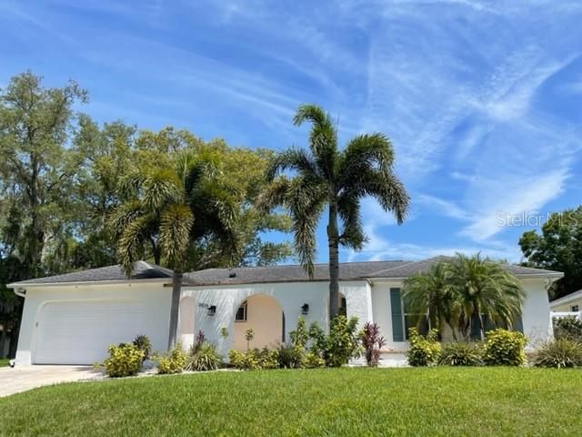 Recently Sold: $560,000 (4 beds, 2 baths, 1827 Square Feet)
