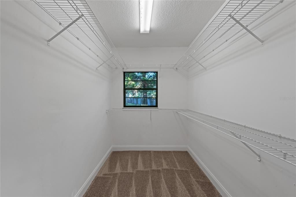 Master Bedroom Walking Closet