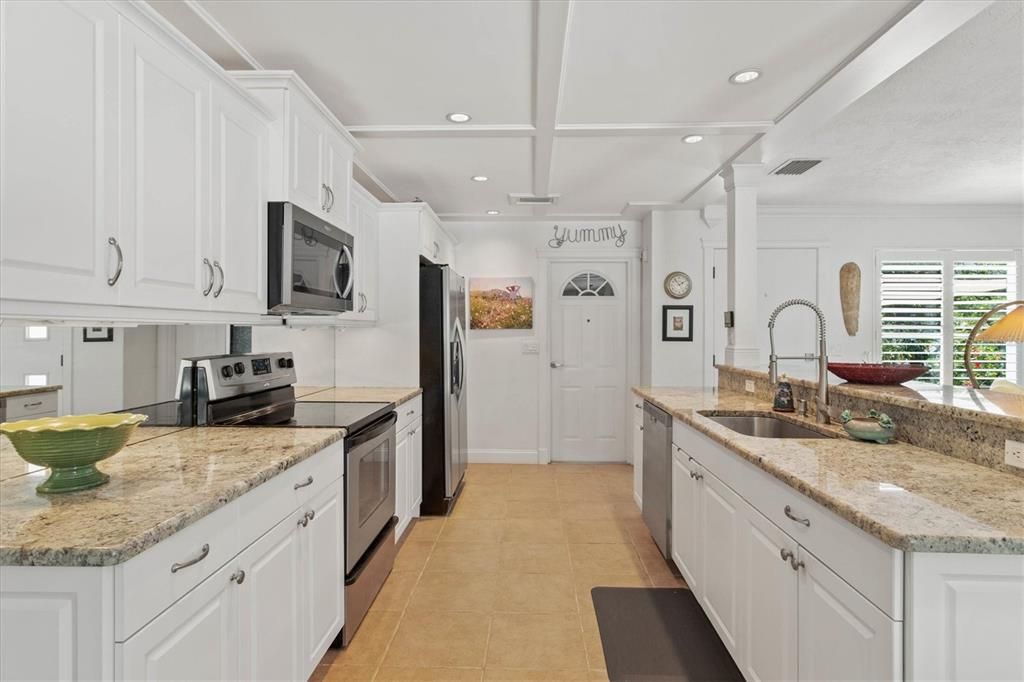 Recently Sold: $635,000 (3 beds, 2 baths, 1548 Square Feet)