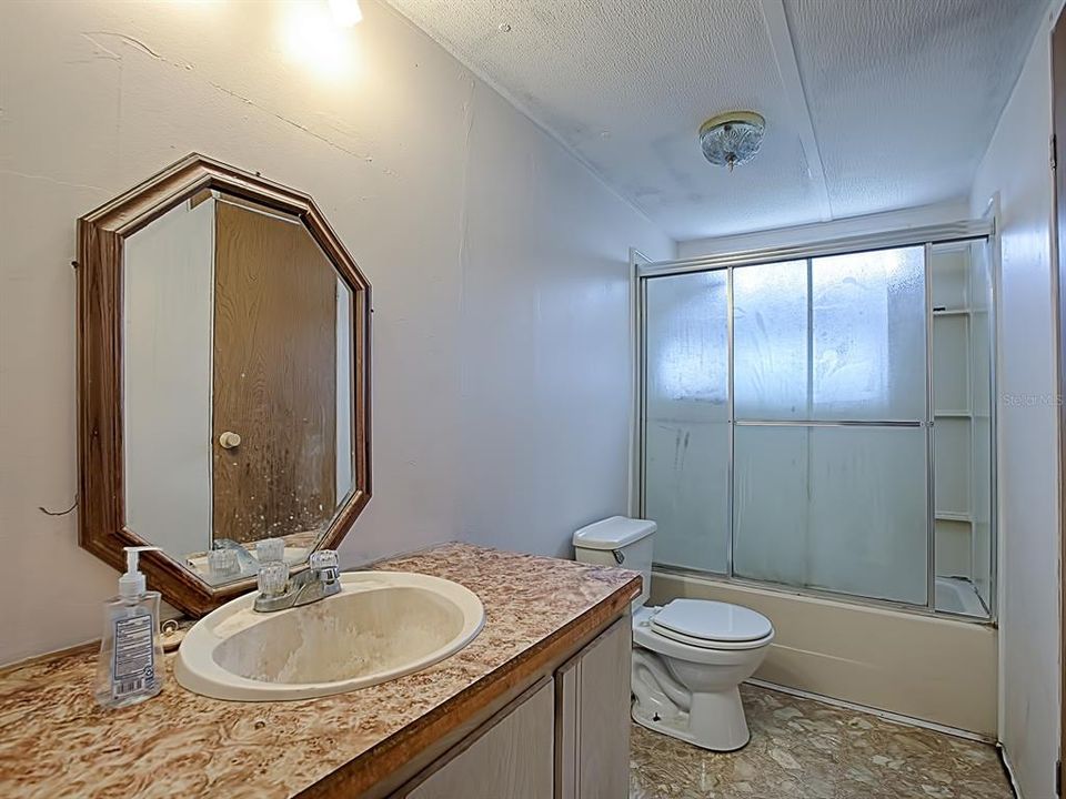 最近售出: $190,000 (2 贝兹, 1 浴室, 644 平方英尺)