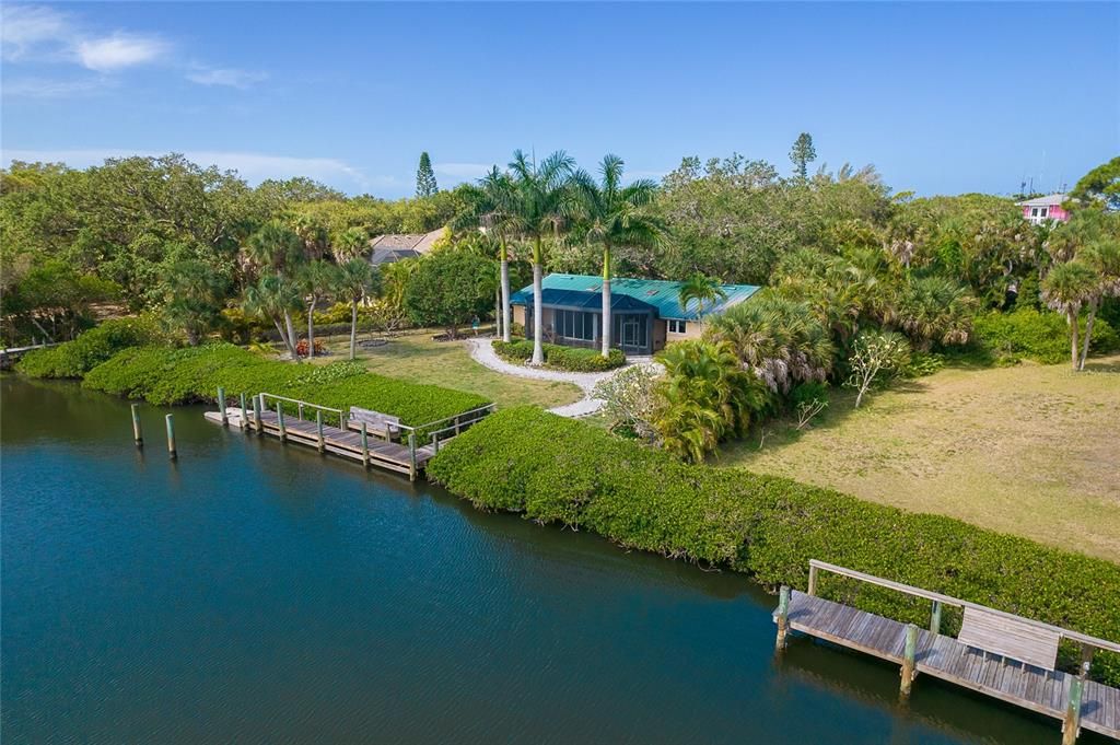 Recently Sold: $2,300,000 (3 beds, 2 baths, 2027 Square Feet)