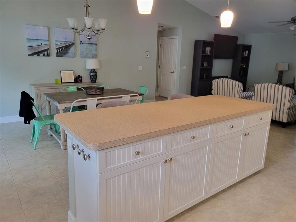 出租: $5,500 (3 贝兹, 2 浴室, 1630 平方英尺)